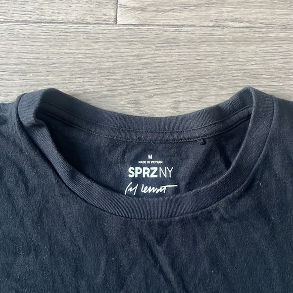 Uniqlo t shirt medium - Picture 2 of 2